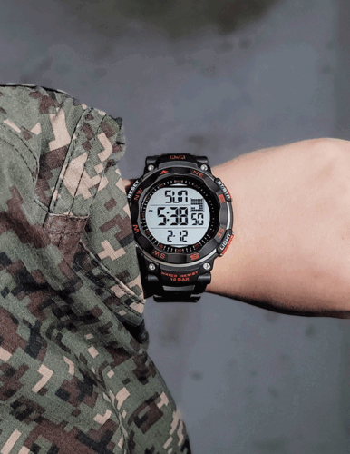 큐앤큐 맨블랙 M124J-001Y 남자 군인 전자 스포츠 방수 시계
